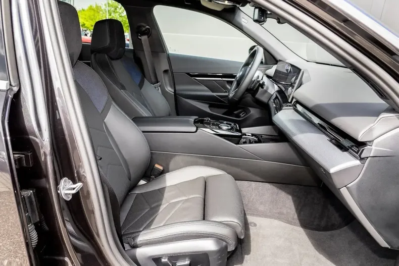 BMW 520 (Seria 5) din 2025 cu 4.561 km - oferta BMW218692 - foto 4