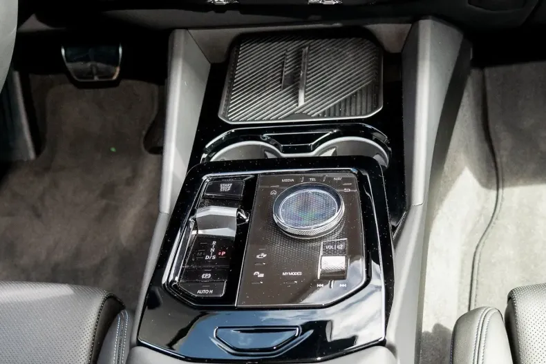 BMW 520 (Seria 5) din 2025 cu 4.561 km - oferta BMW218692 - foto 8