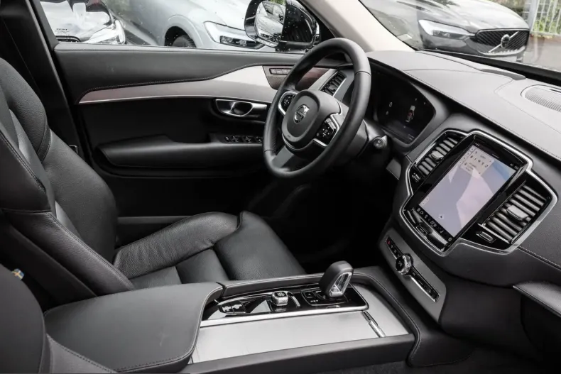 Volvo XC90 din 2024 cu 14.200 km - oferta VOL218701 - foto 3