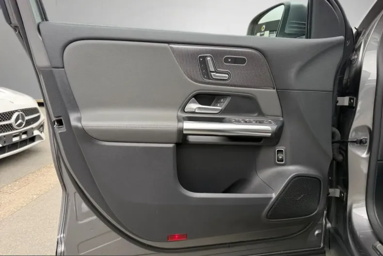 Mercedes-Benz EQA din 2022 cu 9.200 km - oferta MER218752 - foto 12