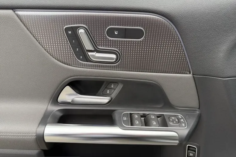 Mercedes-Benz EQA din 2022 cu 9.200 km - oferta MER218752 - foto 21