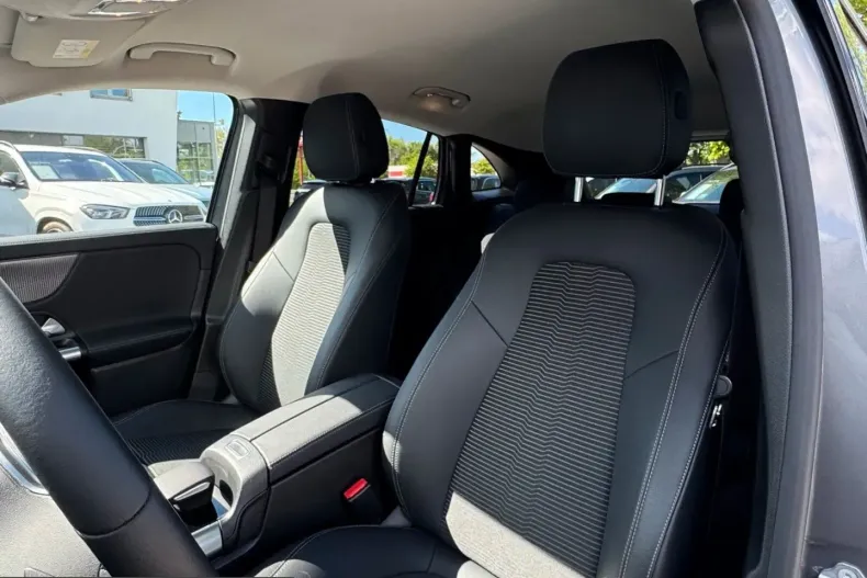 Mercedes-Benz EQA din 2022 cu 19.264 km - oferta MER218770 - foto 3