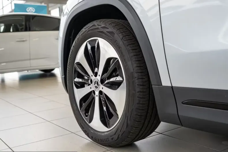 Mercedes-Benz GLA 220 (Clasa GLA) din 2025 cu 14.600 km - oferta MER218789 - foto 3