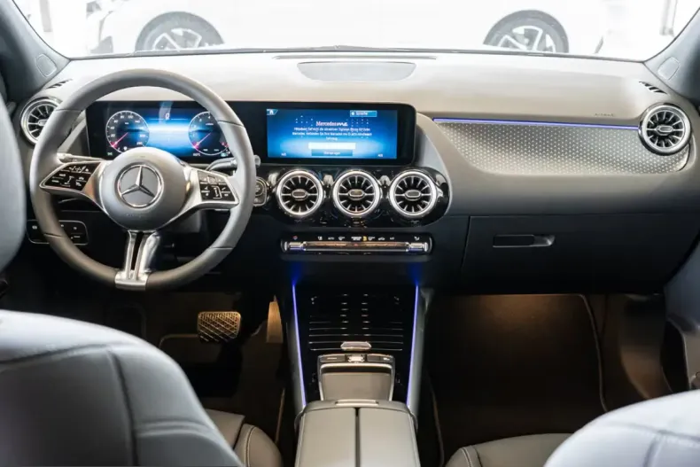Mercedes-Benz GLA 220 (Clasa GLA) din 2025 cu 14.600 km - oferta MER218789 - foto 4