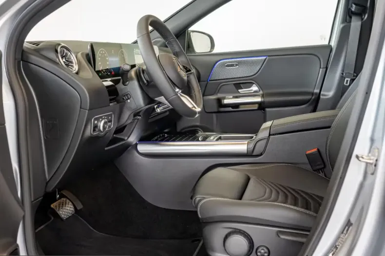Mercedes-Benz GLA 220 (Clasa GLA) din 2025 cu 14.600 km - oferta MER218789 - foto 5