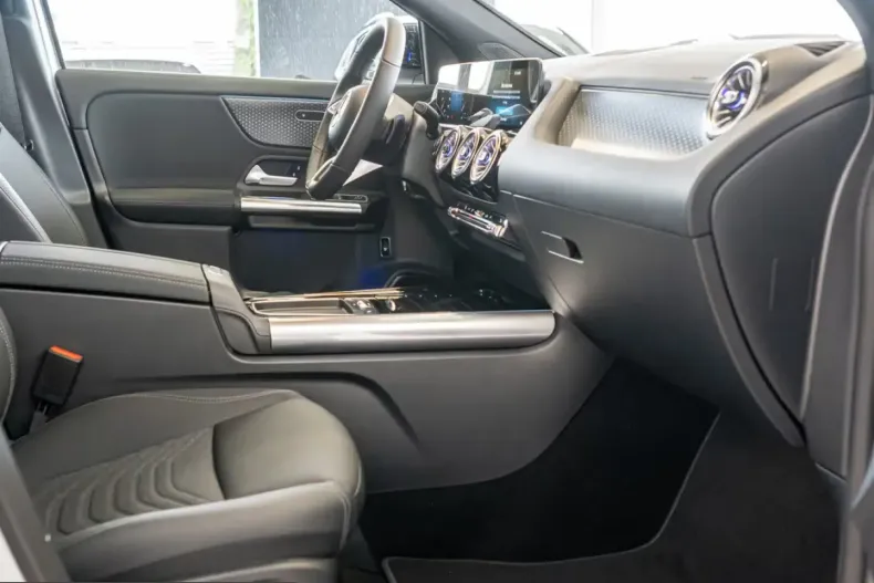 Mercedes-Benz GLA 220 (Clasa GLA) din 2025 cu 14.600 km - oferta MER218789 - foto 7