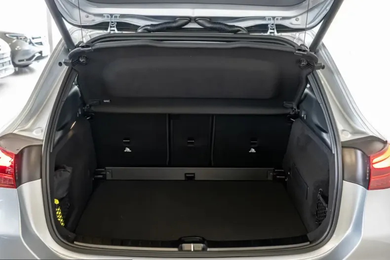 Mercedes-Benz GLA 220 (Clasa GLA) din 2025 cu 14.600 km - oferta MER218789 - foto 13