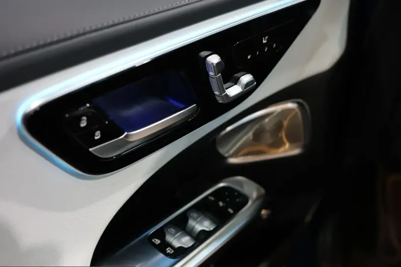 Mercedes-Benz C 220 (Clasa C) din 2023 cu 45.000 km - oferta MER218811 - foto 17