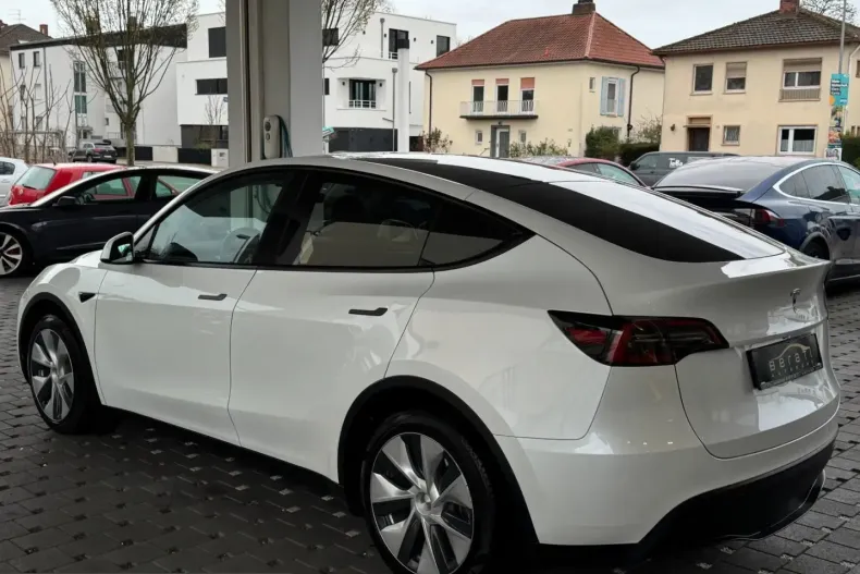 Tesla Model Y din 2023 cu 100.000 km - oferta TES218814 - foto 3