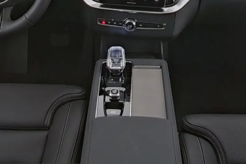 Volvo XC90 din 2025 cu 27.700 km - oferta VOL218835 - foto 12