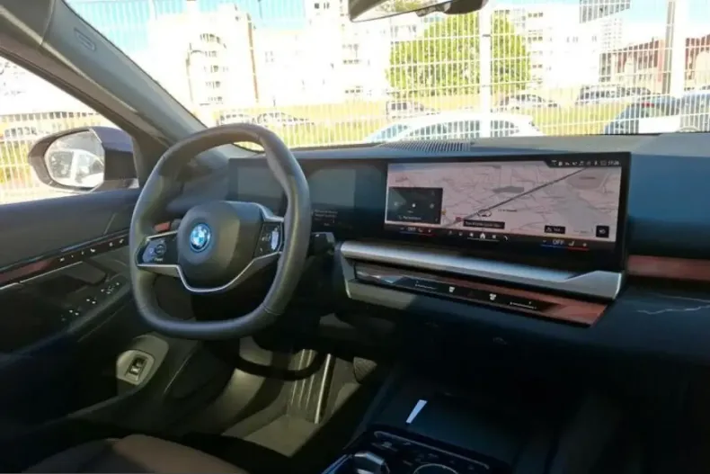 BMW 550 (Seria 5) din 2024 cu 42.573 km - oferta BMW218838 - foto 7