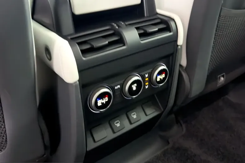 Land Rover Defender din 2024 cu 19.930 km - oferta LAN218855 - foto 35