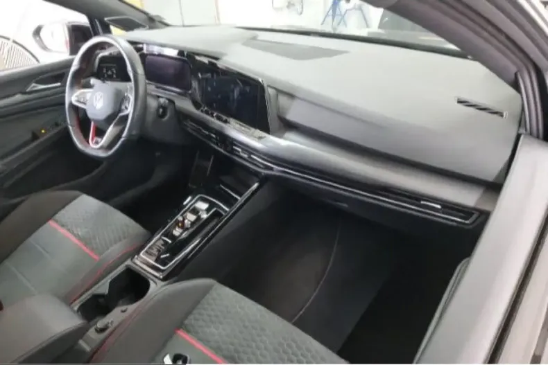Volkswagen Golf din 2023 cu 32.908 km - oferta VOL218862 - foto 1