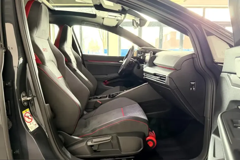Volkswagen Golf din 2023 cu 15.573 km - oferta VOL218879 - foto 7