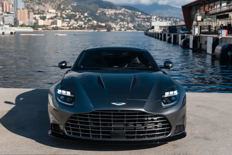 Aston Martin Vanquish din 2025 cu 3.000 km - oferta AST218881 - foto 2