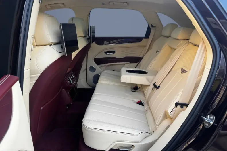 Bentley Bentayga din 2025 cu 9.800 km - oferta BEN218885 - foto 13