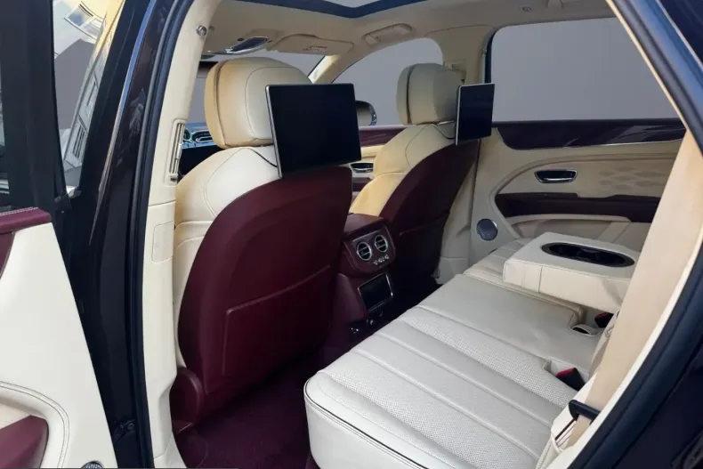 Bentley Bentayga din 2025 cu 9.800 km - oferta BEN218885 - foto 14
