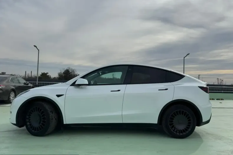 Tesla Model Y din 2022 cu 48.400 km - oferta TES218903 - foto 3