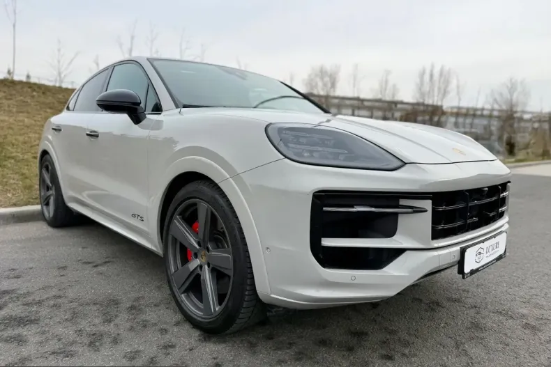 Porsche Cayenne Coupe din 2024 cu 42.200 km - oferta POR218904 - foto 2