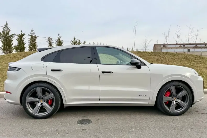 Porsche Cayenne Coupe din 2024 cu 42.200 km - oferta POR218904 - foto 4