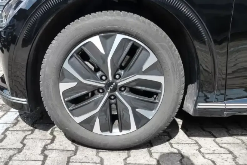Kia EV6 din 2022 cu 46.339 km - oferta KIA218907 - foto 3