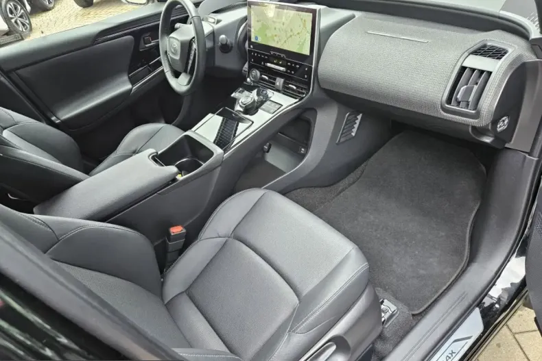 Toyota bZ4X din 2023 cu 24.150 km - oferta TOY218916 - foto 9