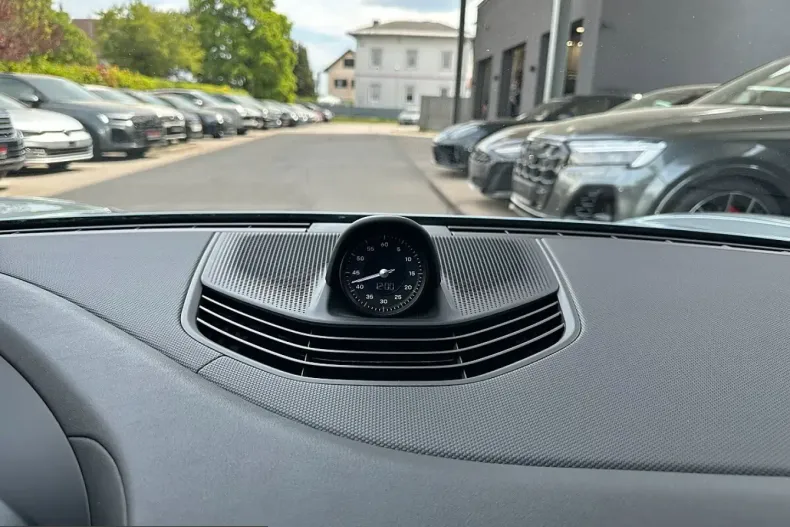 Porsche Taycan din 2022 cu 54.900 km - oferta POR218918 - foto 26