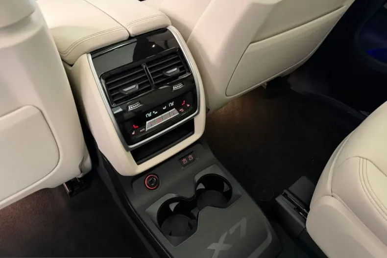 BMW X7 (Seria X) din 2024 cu 18.785 km - oferta BMW218973 - foto 24