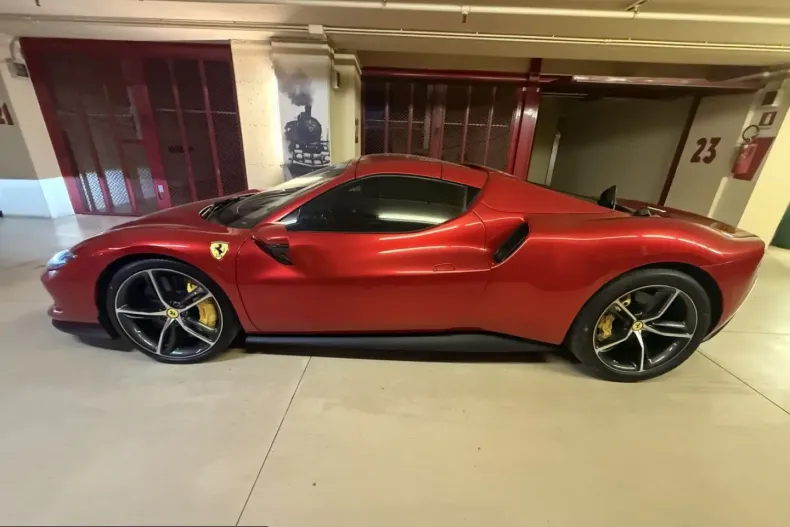 Ferrari 296 GTS din 2025 cu 3.800 km - oferta FER218974 - foto 2