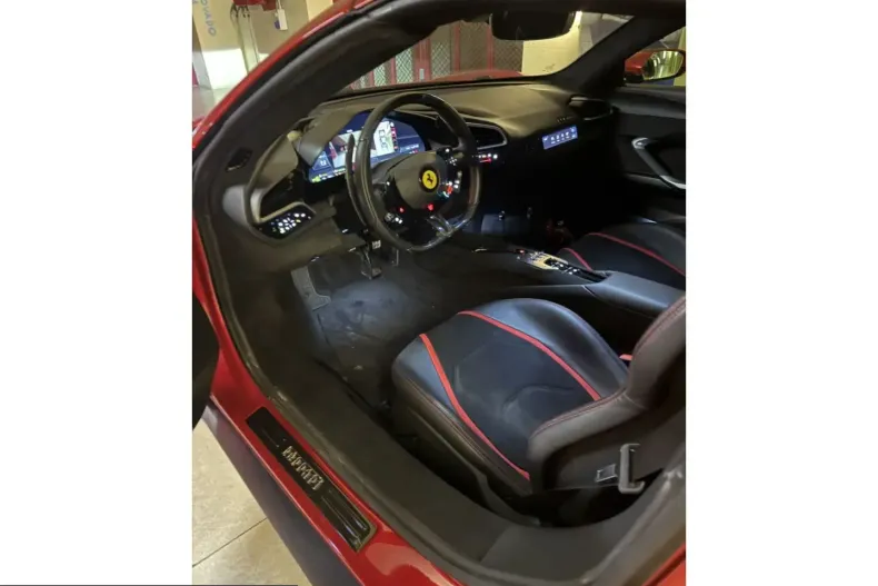 Ferrari 296 GTS din 2025 cu 3.800 km - oferta FER218974 - foto 5