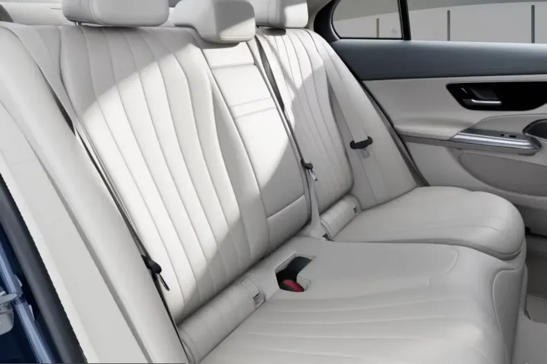 Mercedes-Benz E 400 (Clasa E) din 2023 cu 3.500 km - oferta MER219009 - foto 4