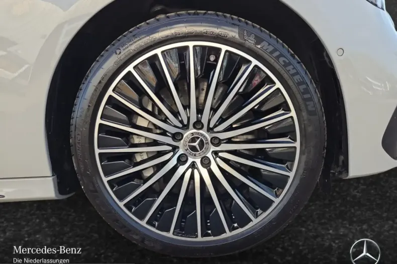 Mercedes-Benz E 400 (Clasa E) din 2025 cu 9.399 km - oferta MER219010 - foto 4