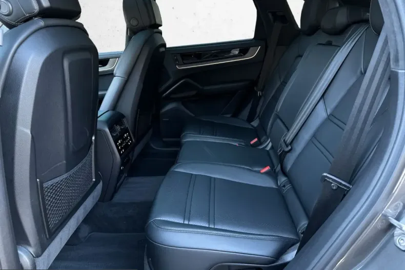 Porsche Cayenne din 2024 cu 26.900 km - oferta POR219019 - foto 8