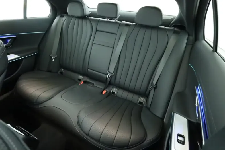 Mercedes-Benz E 400 (Clasa E) din 2025 cu 8.100 km - oferta MER219021 - foto 16