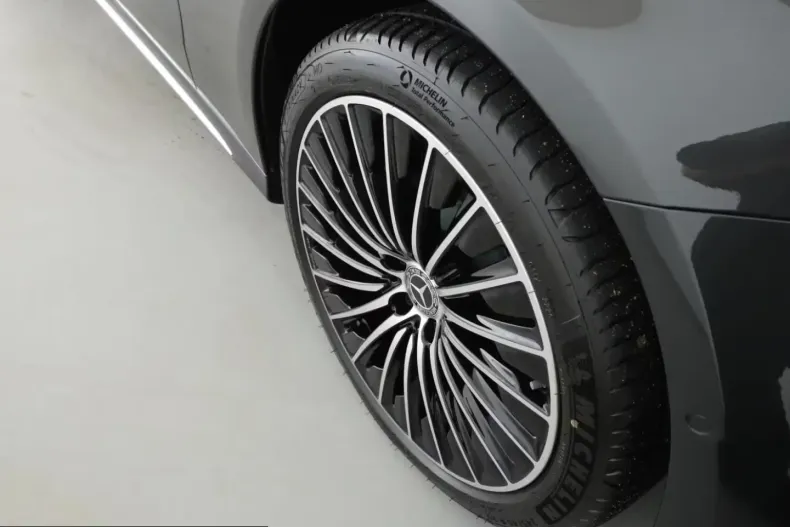 Mercedes-Benz E 400 (Clasa E) din 2025 cu 8.100 km - oferta MER219021 - foto 19