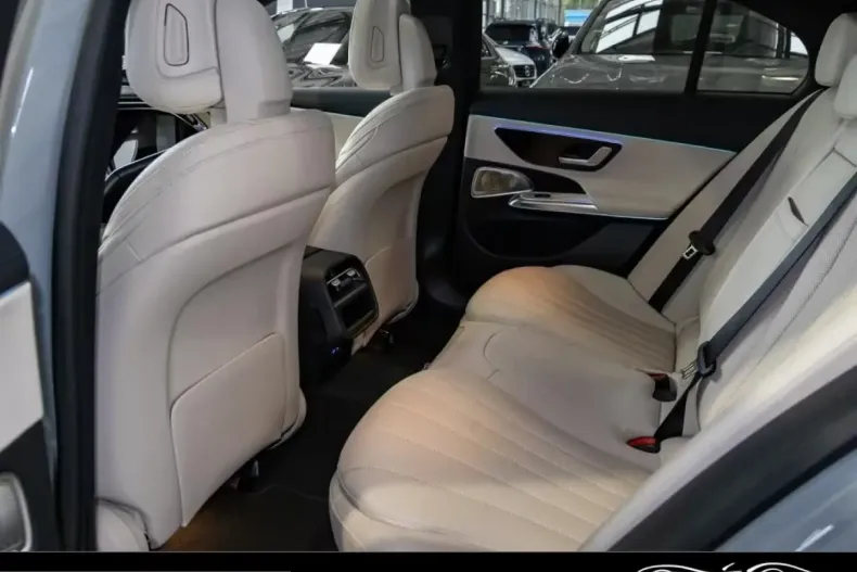 Mercedes-Benz E 400 (Clasa E) din 2025 cu 12.100 km - oferta MER219023 - foto 12