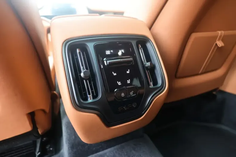 Aston Martin DBX din 2025 cu 4.354 km - oferta AST219033 - foto 19