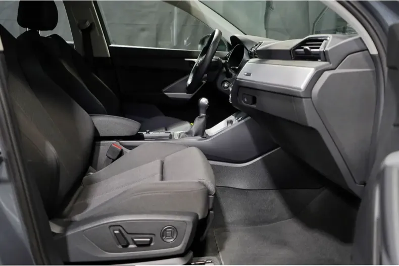 Audi Q3 din 2022 cu 40.600 km - oferta AUD219052 - foto 4