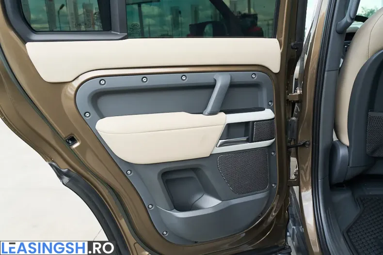 Land Rover Defender din 2022 cu 44.452 km - oferta LAN219076 - foto 24
