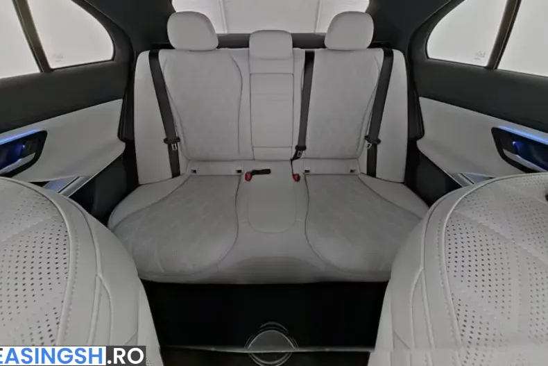 Mercedes-Benz E 400 (Clasa E) din 2023 cu 3.535 km - oferta MER219097 - foto 6
