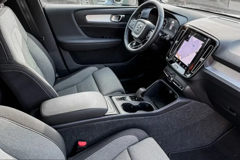 Volvo XC40 din 2023 cu 30.499 km - oferta VOL219141 - foto 5
