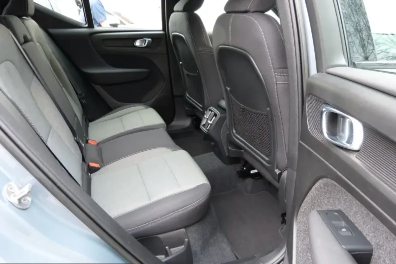 Volvo XC40 din 2023 cu 59.900 km - oferta VOL219143 - foto 17