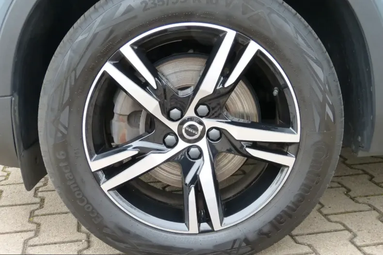 Volvo XC40 din 2023 cu 59.900 km - oferta VOL219143 - foto 20