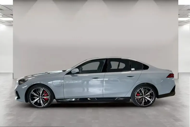BMW 550 (Seria 5) din 2025 cu 11.223 km - oferta BMW219177 - foto 3