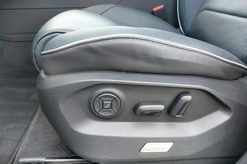 Volkswagen Touareg din 2025 cu 10.500 km - oferta VOL219189 - foto 13