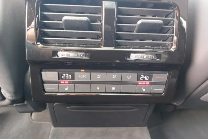 Volkswagen Touareg din 2025 cu 10.500 km - oferta VOL219189 - foto 42