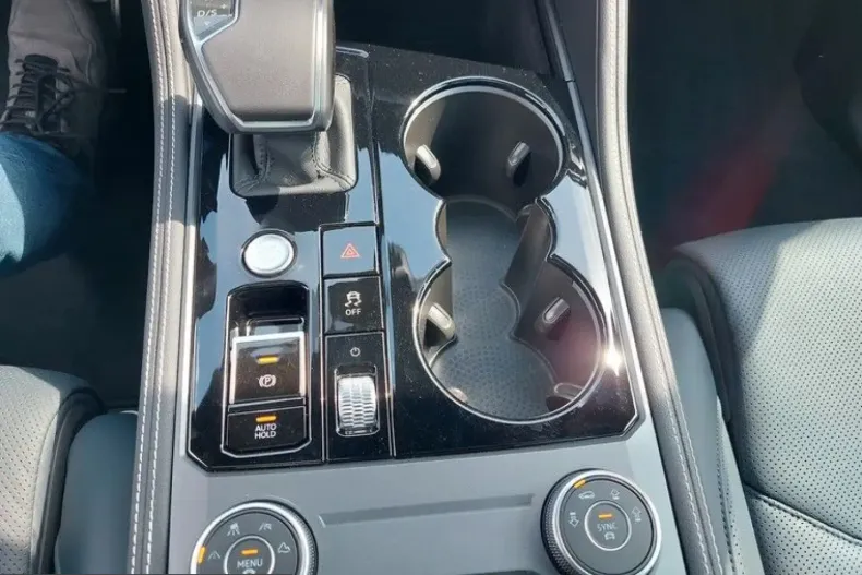 Volkswagen Touareg din 2025 cu 10.500 km - oferta VOL219189 - foto 43
