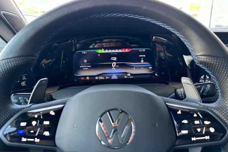 Volkswagen Golf din 2024 cu 16.900 km - oferta VOL219190 - foto 23