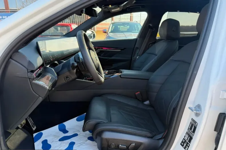 BMW 540 (Seria 5) din 2025 cu 19.980 km - oferta BMW219203 - foto 17