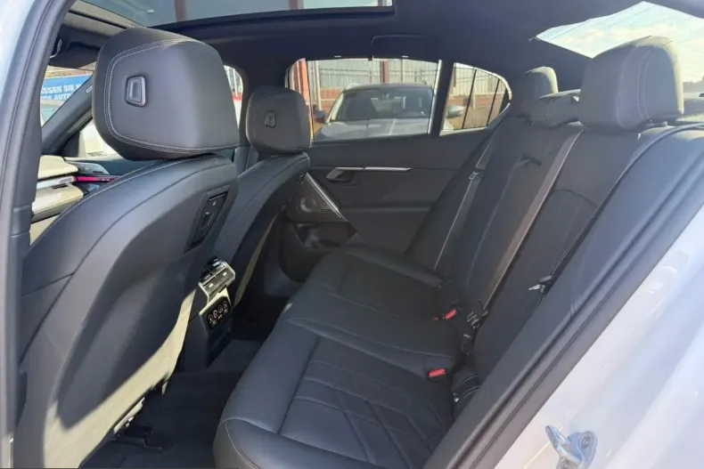 BMW 540 (Seria 5) din 2025 cu 19.980 km - oferta BMW219203 - foto 18